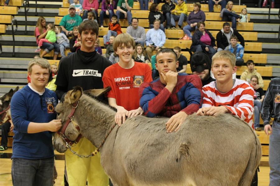 Delphi+students+Jeramey+Mossholder%2C+Cole+Murray%2C+Ben+Beeks%2C+Tyler+Burns%2C+and+Blake+Walters+took+advantage+of+a+rare+opportunity+-+playing+basketball+on+a+donkey.