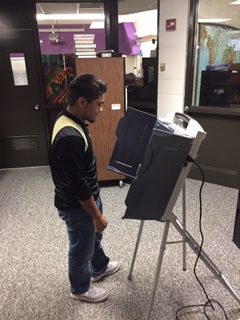 Delphi students practice voting on poll machines