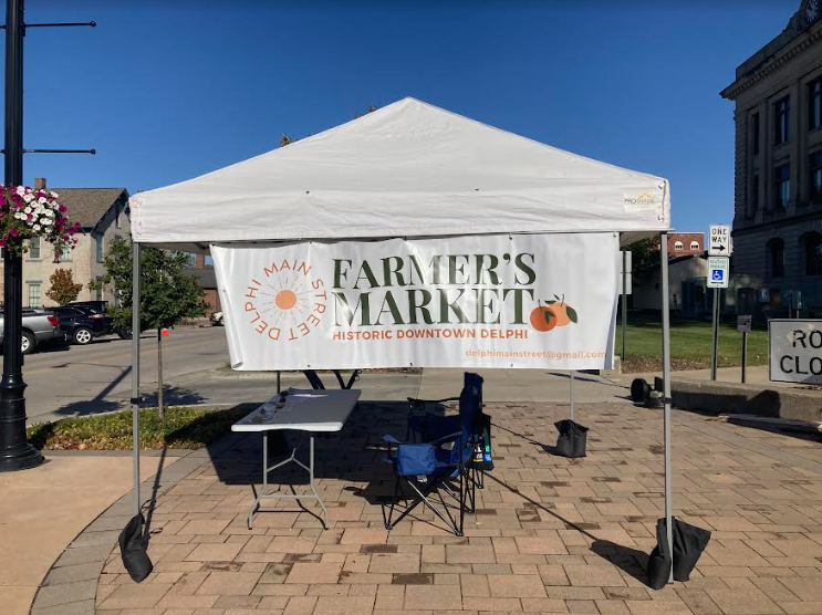 The first thing visitors see when arriving at the Farmers Market is the information stand.